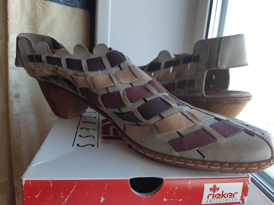 Продам босоножки