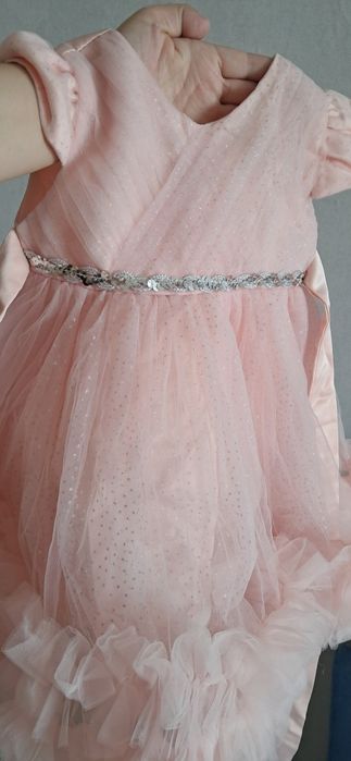 Продам платье для девочки 1 год