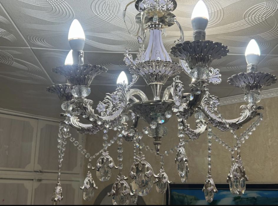 продаю люстру бу