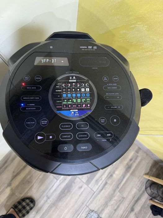 SONY  модел  MHC-V83D