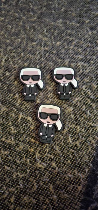 KARL LAGERFELD emblema de lipit