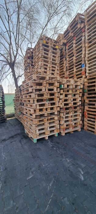 Vând paleti atipici pătrați