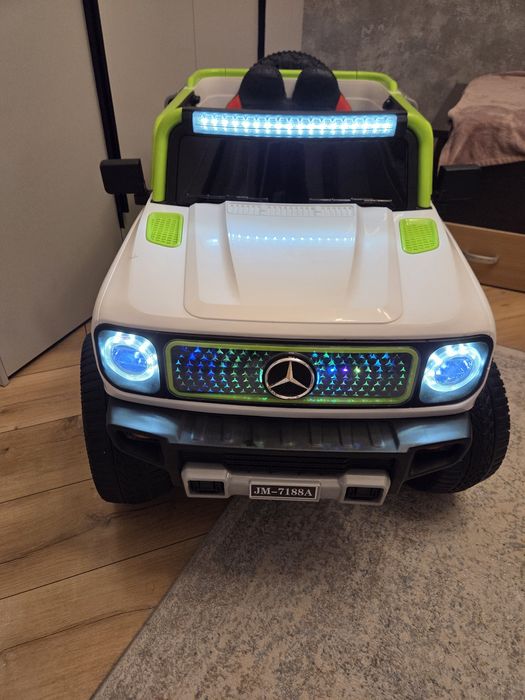 Продам электромобиль детский