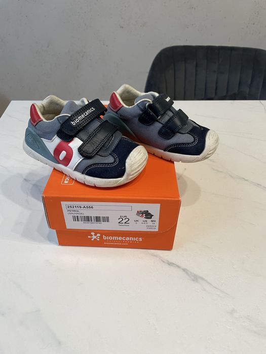 Обувки biomecanics номер 22