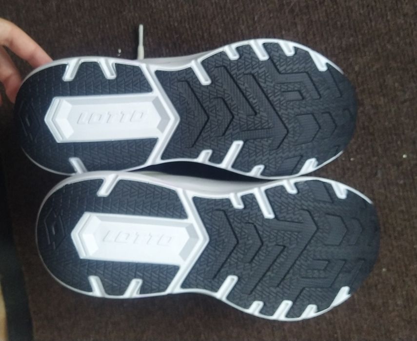 Кроссовки lotto.