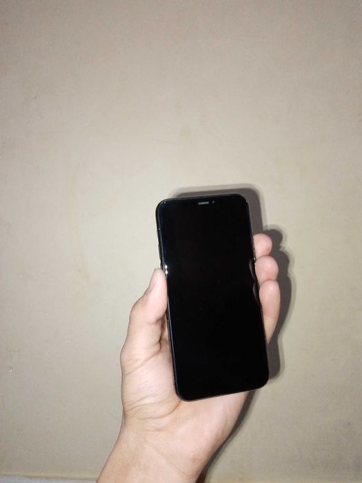 iPhone 11Pro  sotiladi xolati yaxshi aybi bor