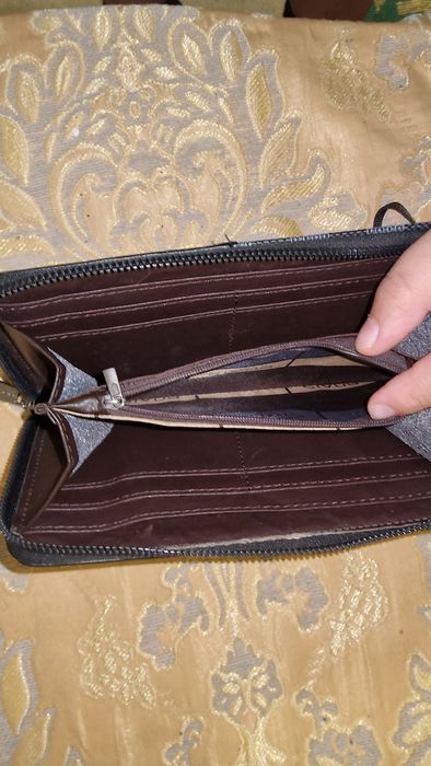 Продам портмане в отличном состоянии boweisi