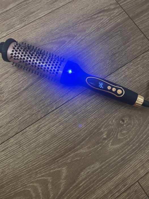perie termala ,contitii bune ,merge perfect,folosita de 4 ori