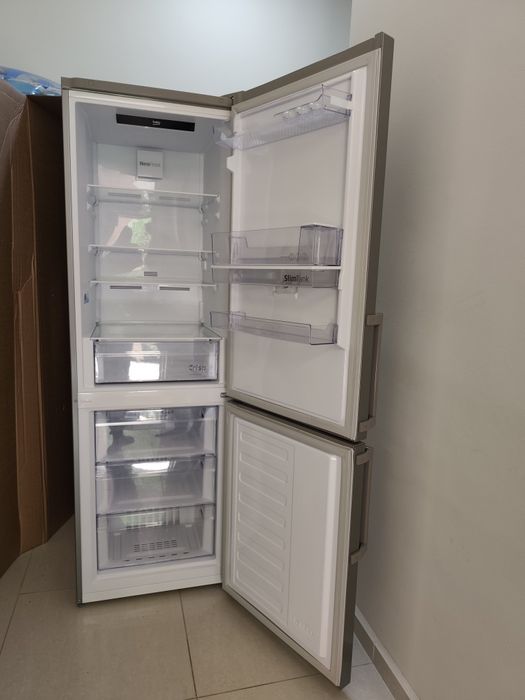 Хладилник Беко с долна камара