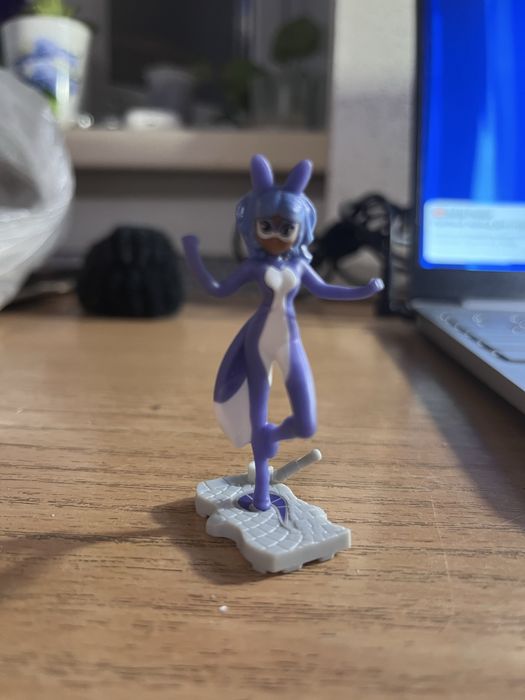 продам фигурки киндер с серии Леди баг