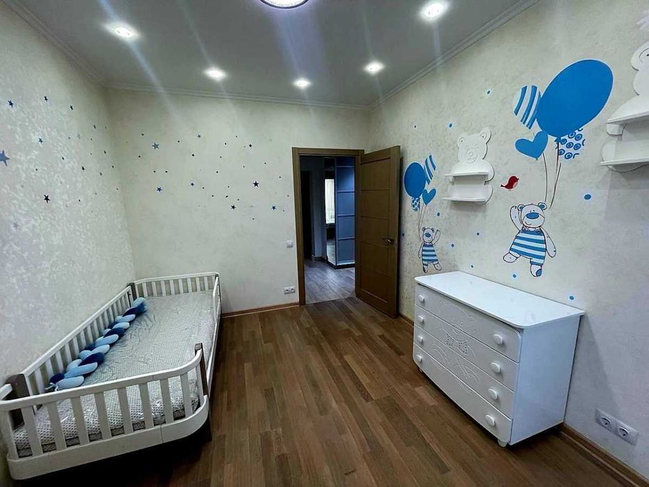 Дава се под наем Тристаен апартамент в София, Център - 90 кв.м за 561 € - Снимка #2