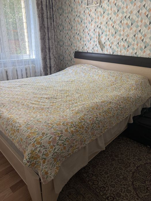 Продам кровать двухспальную бу