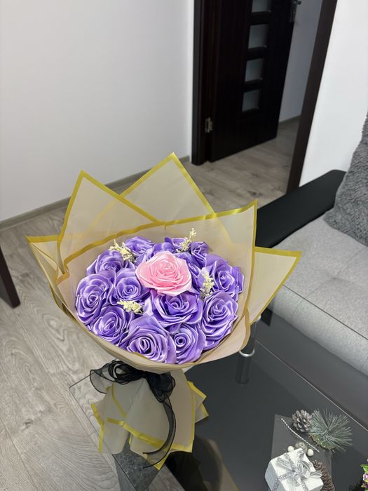 Buchet satin 11 trandafiri