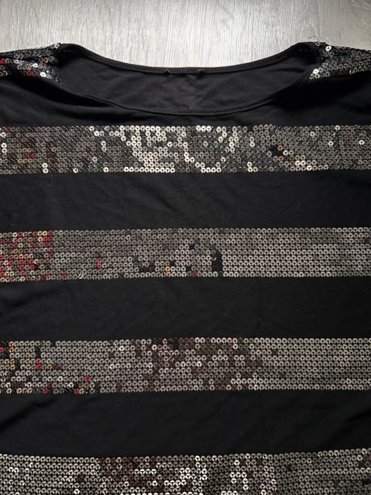 Tricou paiete.