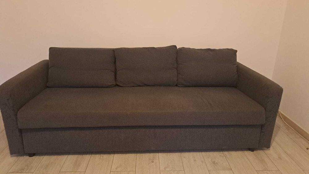 Canapea extensibila 3 locuri, cu lada de depozitare, utilizata, stare buna