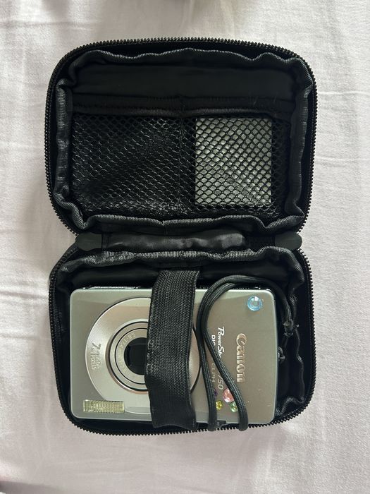 Canon PowerShot SD750 ELPH