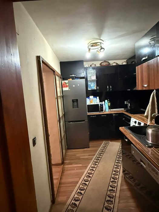 Тристаен тухлен обзаведен източен апартамент Колхозен пазар-Касабова