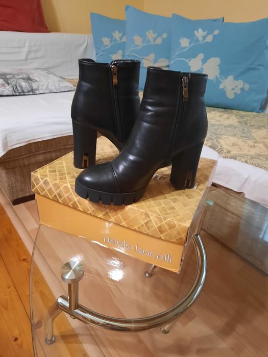 Дамски боти на висок ток