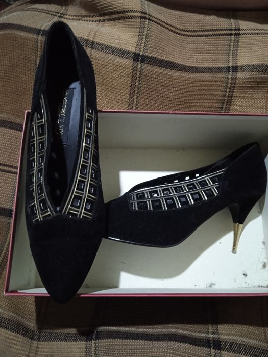 Продам женская  обувь  37-38 размер