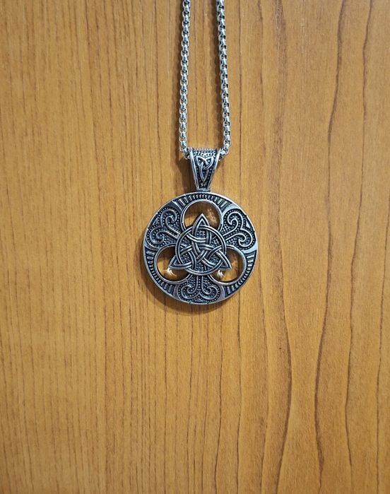 Pandantiv nod celtic.