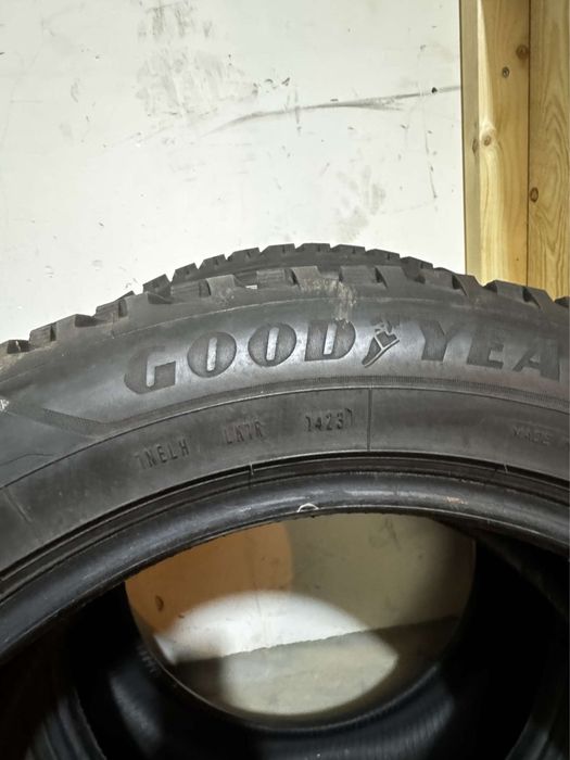 Зимни гуми Goodyear Ultra Grip Arctic 2 SUV 255/50 R19 107T