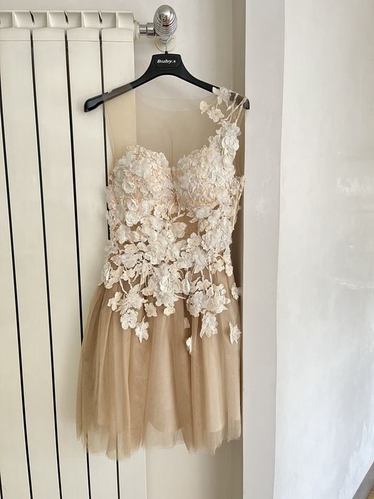 Абитуриентска рокля