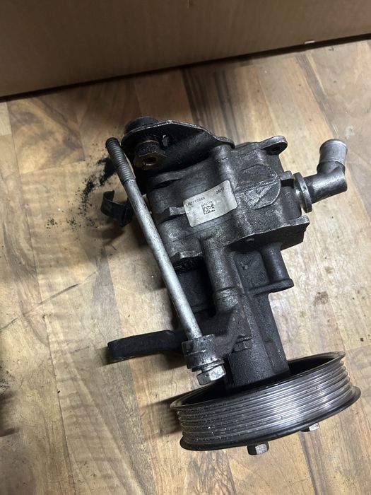 Pompa servo active steering bmw f01 f02 f06 f07 f10 f11 f15 f16
