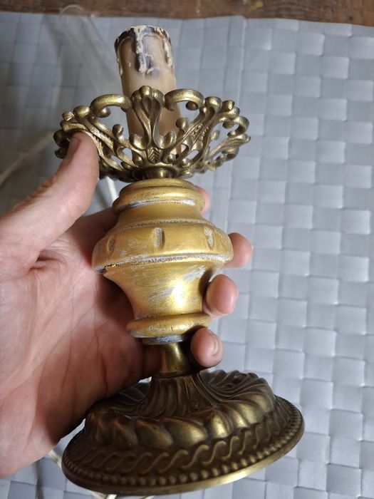 Бронзова лампа работеща