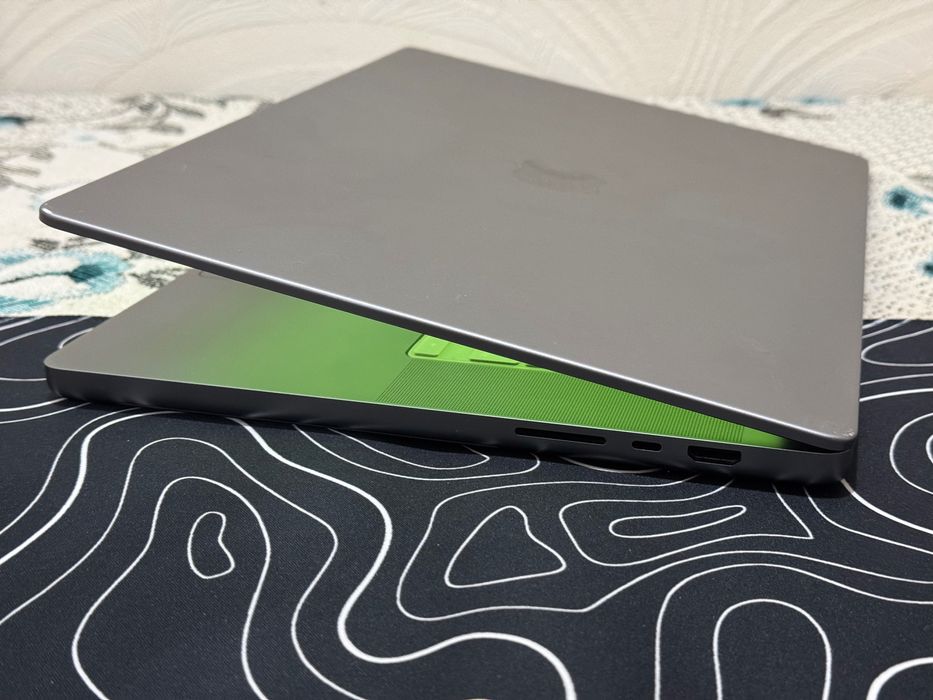 Apple Macbook Pro M1 Pro 16 inch Space Gray 16 RAM 512 SSD