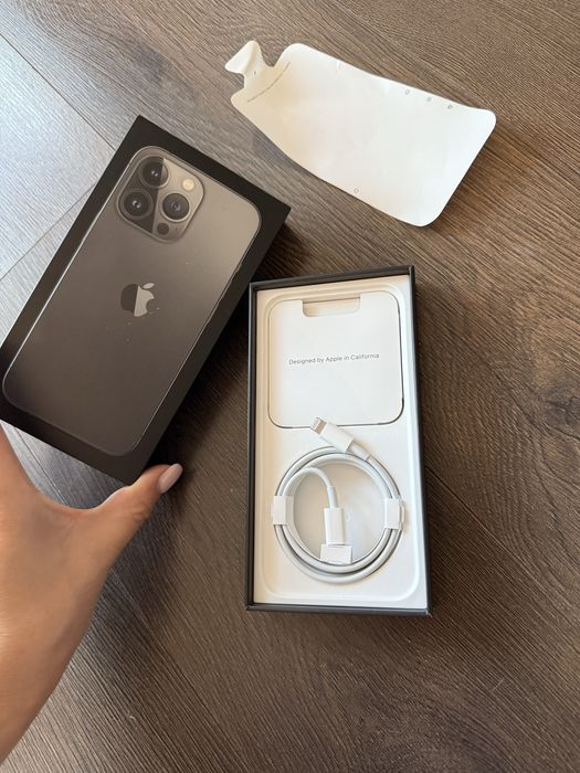 Cutie Ipnone 13 pro + cablu de date/incarcare rapida original, nou
