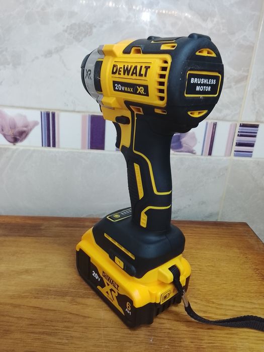 Autofiletanta cu impact DCF887 cu o baterie de 6a Nou