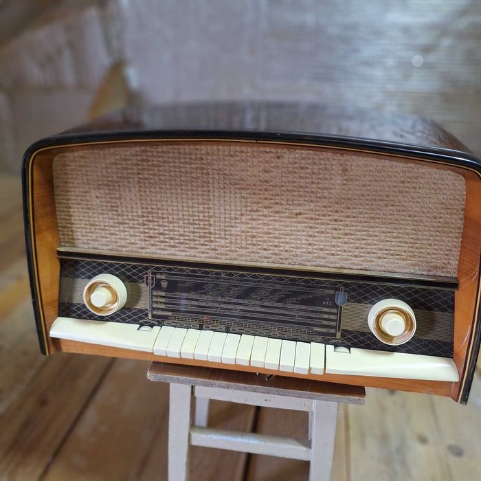 Vand radio pe lampi
