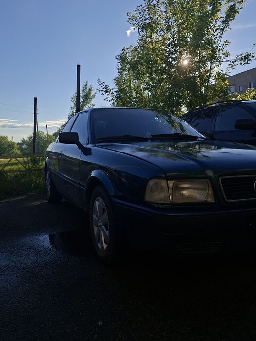 Увереная Ауди 80 б4