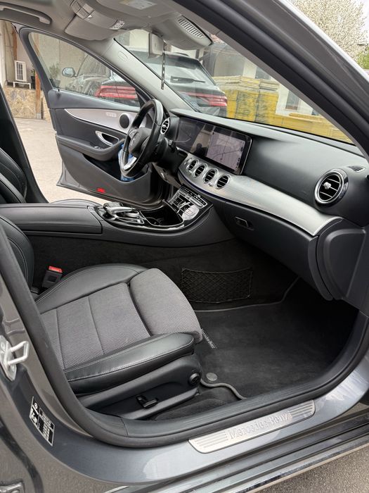 Mercedes E 350D W213 дистроник 360 камери дигитално табло