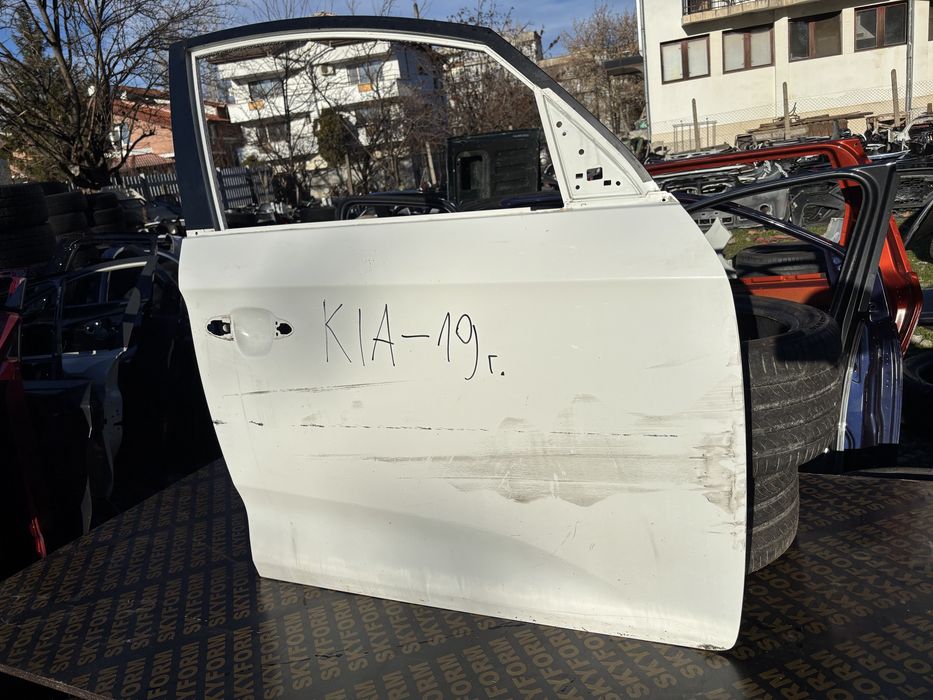 Врата Kia Carens