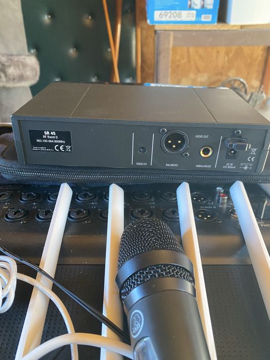 Akg ht45 cu sr45 microfon fara fir shure