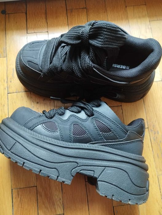 Маратонки Bershka на дебела подметка