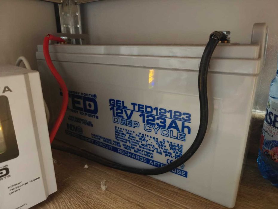 UPS / Stabilizator tensiune 900VA/500W + baterie gel deep cycle 12v 123Ah