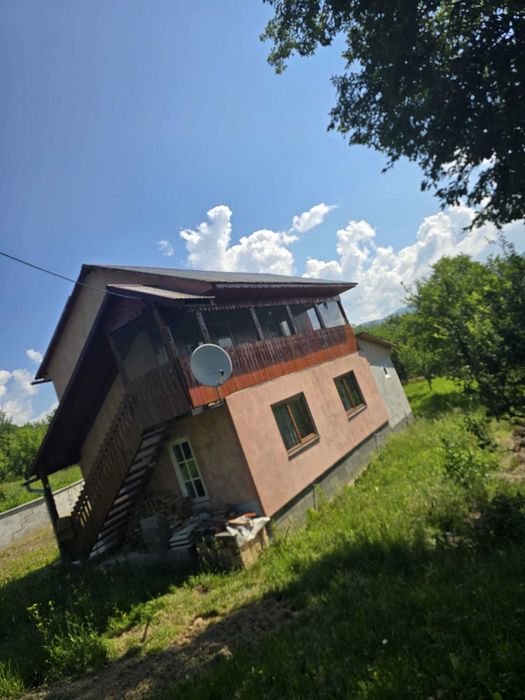 1,8 Ha Livadă la Poalele Pădurii | Casă + 2 Cabane | 700 Pomi Fructiferi | 200.000 € Negociabil