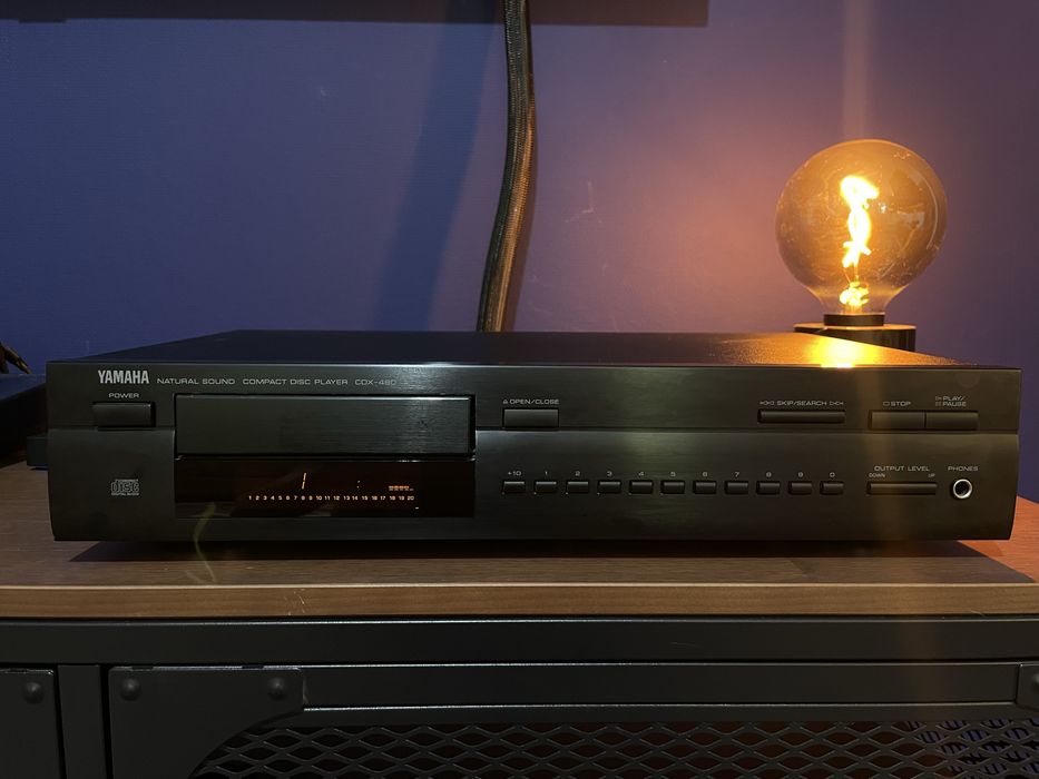 CD Player Yamaha CDX 480 Cititi descrierea!