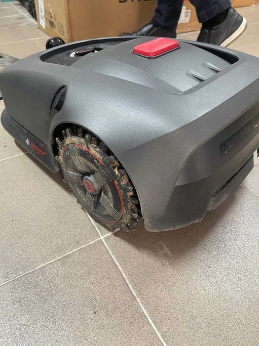 Robotul tuns iarba MOVA 1000, 3D LiDAR, până la 1000 m², evitare inteligentă a obstacolelor, roți pentru teren accidentat