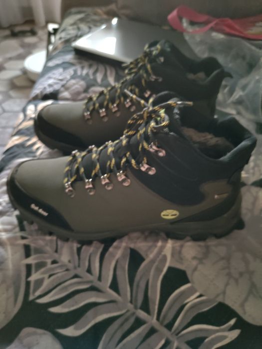 Продам мужские зимние ботинки