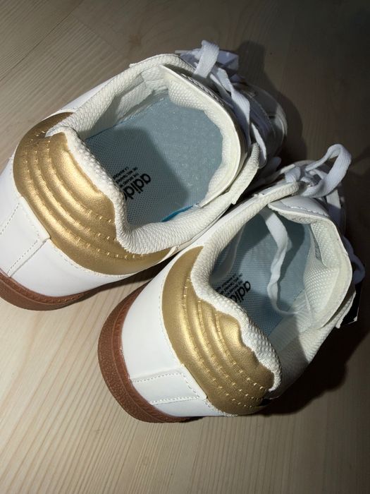 обувки на Adidas