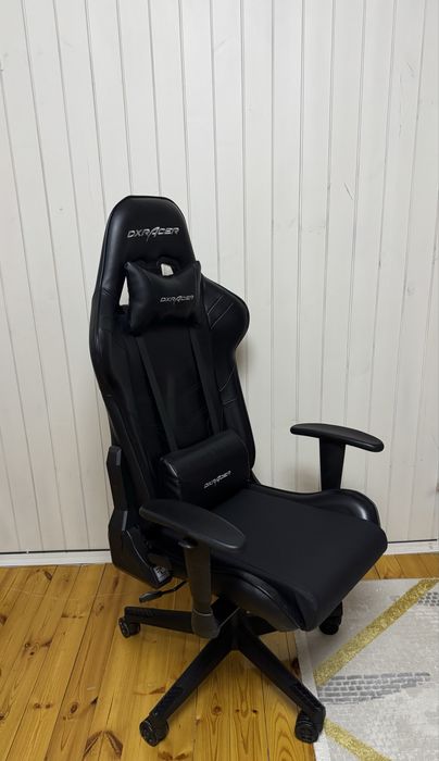 Игровое кресло DXRacer
