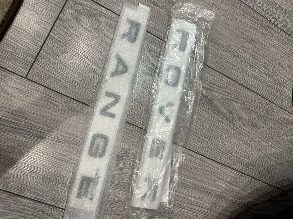 Emblema Badge litere range rover/ discovery ORIGINALE