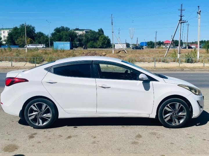 Продам Hyundai Elantra 2014• 1.6 AT