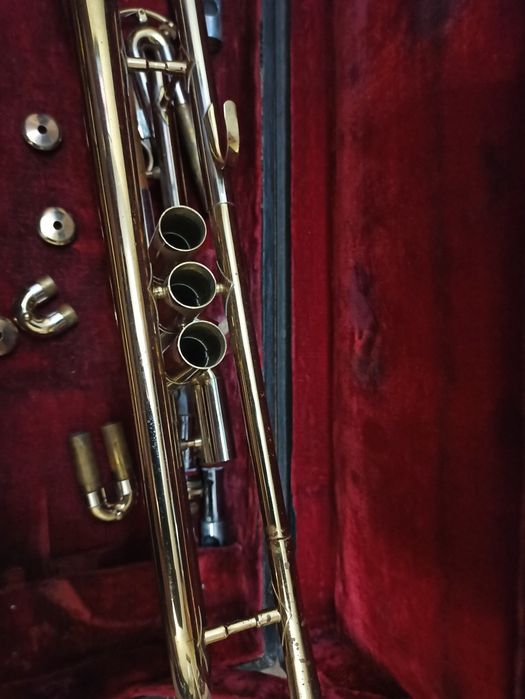 Продавам тромпет