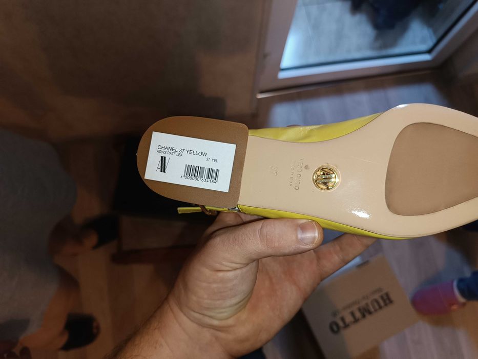 Продаются женские туфли