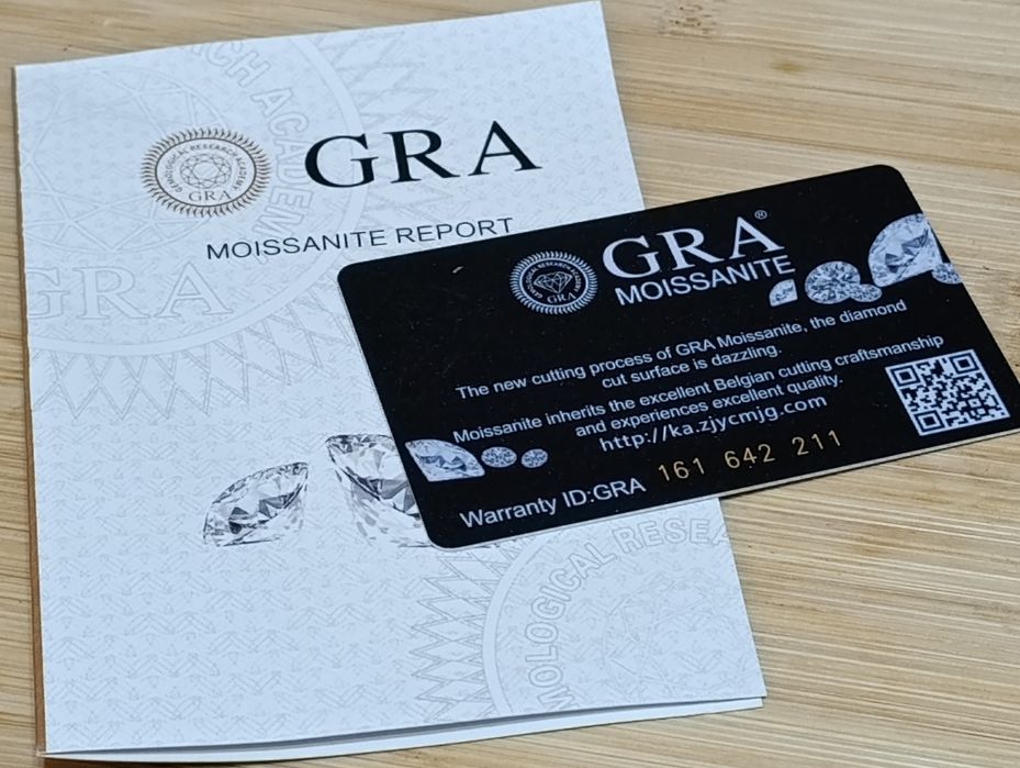 Сребърен пръстен с мойсанит