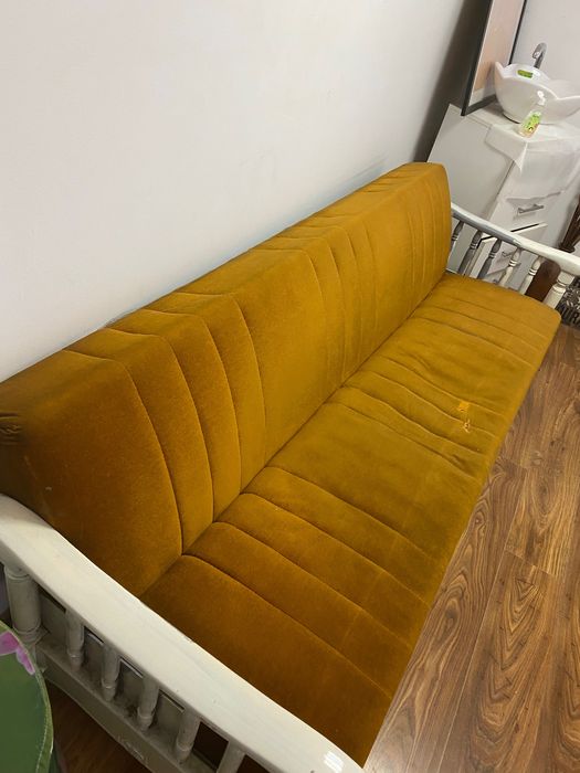 Диван с ретро визия